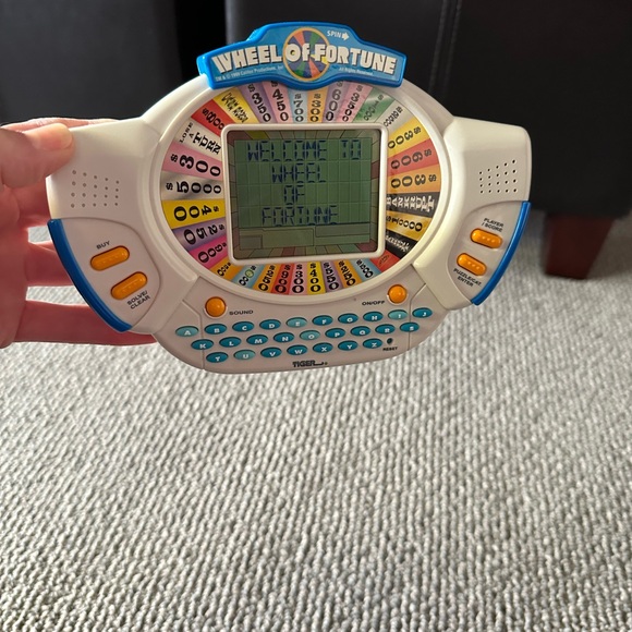 Tiger Wheel of Fortune Deluxe Electronic Handheld LCD Screen Video Game 1999 - Picture 2 of 8